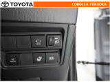 乗車人数や荷物の量などによる車の姿勢の変化に合わせて、ヘッドランプの光軸を調整することができます。