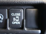 片側電動スライドドアのスイッチ付です。車内からもスイッチ一つで楽にドアの開閉が可能です。電動なので開閉時に力を使う必要がなく、半ドアになることもありません!