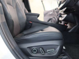 パワーシート搭載。微妙な調整が手軽にでき、ピッタリなポジションで運転することが可能です。