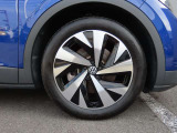 F 235/50R20 R 255/45R20インチ・アルミホイールになります。