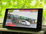 テレビ番組を画面で視聴でき、停車中の待ち時間も楽しく過ごせます。映像と音声を楽しめる装備が、休憩時のひとときを彩り、車内で過ごす時間の使い方を広げてくれます。