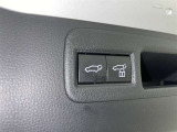 【パワーバックドア】ボタン一つでテールゲートが自動で開閉します。