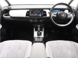 ◆インテリアパネル◆視界広々で非常に運転しやすくロングドライブでも疲れを感じさせないすっきりとまとまったインパネ周りです。