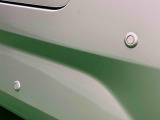 死角になりやすい左右後方の障害物をブザー音で知らせてくれるリヤコーナーセンサー搭載