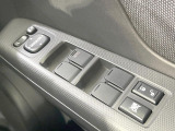 【電動格納ミラー】サイドミラーは電動格納式となっており、狭い駐車場でもキズがつくリスクを抑えられます。