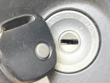 【キーレス】少し離れた場所からでもボタン一つでドアの開錠・施錠ができるのでとっても便利!ドアの鍵穴周りに傷をつけることもありません♪