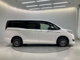 両側パワースライドドア付きだから、狭い駐車スペースなどでの 乗り降りラクラク!小さなお子さまのいるご家庭には嬉しい装備。