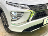 【LEDヘッドライト】悪天候や夜間走行時も良好な視界を確保し安心して運転できる高輝度LEDヘッドライトを装備!点灯速度が早く、消費電力も抑えられています。