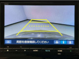 【バックカメラ】運転が苦手な方も車庫入れラクラクです!ギアをリバースに入れれば自動的に切り換わりますので、面倒な操作は不要です♪狭い駐車場もお車を傷つけず安心ですね!