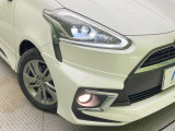 【LEDヘッドライト】悪天候や夜間走行時も良好な視界を確保し安心して運転できる高輝度LEDヘッドライトを装備!点灯速度が早く、消費電力も抑えられています。