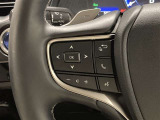 マルチインフォメーションディスプレイ内の表示切替や運転支援機能、オーディオの操作をステアリングから手を放さず行うことができ、運転に集中できます。