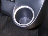 運転席にカップホルダーを装備しております。