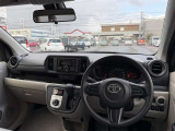 見通しのよいすっきりとした視界で、誰でも運転しやすいです。運転のしやすさは疲れにくさにも繋がりますよ♪