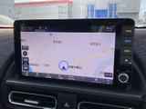 地図上に現在地と周辺の道路が表示され、行き先までの位置関係を確認しやすい画面です。画面の案内を参考にしながら、目的地へのルート確認に役立てていただけます。