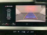 クルマを上空から眺めるような映像と合わせて車両後方の映像を確認できるので夜間駐車も、より安全に駐車する事が可能です。