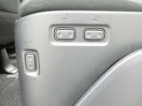 リフトアップシート車は、シートが大きく車外に出るので車いすからシートへの乗り移りなどの負担を軽減できます。