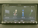 目的地やルート、情報、設定などのメニューを一覧で確認できます。案内に関する項目が画面上に整理されており、必要な機能を見つけやすい構成です。