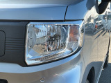 LEDヘッドライトは、点灯の瞬間から最大光量を発揮し、突然暗くなるトンネルなどでの安定感を高めます。