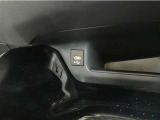 前席USBソケット(TypeA)でスマホの音声を車内でお楽しみ頂けます!
