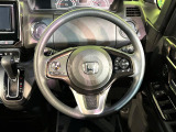 【純正革巻きステアリング】上質な革を使用することで、手にしっかり馴染みとても運転しやすいハンドルです♪