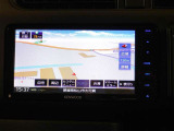ケンウッド製ナビ(MDV-S708W)を装備。タッチパネル式で使いやすく、お出かけもラクラクです。
