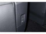 後席にもタイプCの充電ポートが付いていて便利ですね