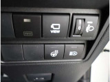 パノラミックビューモニター付きです。車両を上から見たような映像をディスプレイオーディオ画面に表示。運転席からの目視だけでは見にくい、車両周辺の状況をリアルタイムでしっかり確認できます。