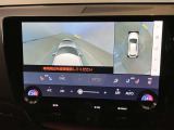 レクサスのお車はすべてバックモニターを標準装備。駐車時のご不安を解消する、パノラミックビューモニターも装備しています。