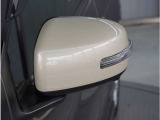 【ドアミラーウインカー】格好良さだけではなく対向車両からの視認性もよく安全に走行する為の安全装備のひとつです。
