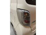 左のテールランプです。横にeco IDLEのエンブレムが付いています。