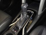 電動パーキングブレーキ・ブレーキホールドを装備してます。ホールド機能は信号待ちが多い一般道で疲労軽減になり、大好評です!