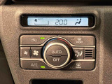 車内空調は&rdquo;AUTOエアコン&rdquo;にお任せ。運転に集中出来ますよ!