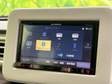 画面上にAVメニューが並び、ラジオやUSBなど複数の音源を選べる構成です。項目が見分けやすく表示されているため、気分や同乗者の好みに合わせて音楽を楽しめます。
