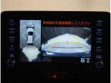 バックモニター付き。駐車の際のサポートとなり、必須アイテムのひとつですよね。それでも、バックする際は必ずご自身の目で確認をしてください。パノラミックビューで上から見下ろした視点でも確認できます!