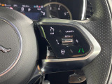 アダプティブクルーズコントロールは、ドライバーの希望する速度と車間距離を設定し、乗員や他の道路利用者の安全性を高めます。また、特に交通量の多い状況ではドライバーの負担を軽減し、快適性を向上させます。