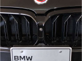 【キドニーグリル】BMWは約90年もの間、ほぼ全ての車両にひと目でBMWだと分かるこの特徴的なフロントグリルが備えられ、デザイン・アイコンとして親しまれてきました。