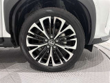 タイヤサイズは215/50R18アルミ付です。