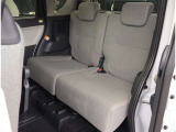 リアシートは可倒式になっていますので、長いお荷物も収納できます!!