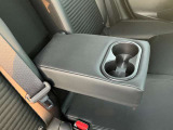 コンパクトな車ですが、後席も充分なスペースを確保しています。足元空間も広くリラックスしてドライブが楽しめます。