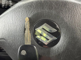 【キーレス】少し離れた場所からでもボタン一つでドアの開錠・施錠ができるのでとっても便利!ドアの鍵穴周りに傷をつけることもありません♪