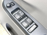 【電動格納ミラー】サイドミラーは電動格納式となっており、狭い駐車場でもキズがつくリスクを抑えられます。
