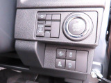 運転席側には 集中スイッチ(全ドアを操作するスイッチ) があり、運転席から乗員全員分の窓をコントロールできます。