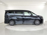 両側パワースライドドア付きだから、狭い駐車スペースなどでの 乗り降りラクラク!小さなお子さまのいるご家庭には嬉しい装備。