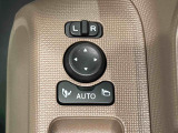 キーフリー連動で施錠時に格納します。降車の直前まで後方確認ができ、閉じ忘れも防げます。