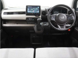 ◆インテリアパネル◆視界広々で非常に運転しやすくロングドライブでも疲れを感じさせないすっきりとまとまったインパネ周りです。