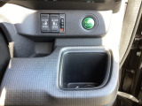 【eコンスイッチ】低燃費運転をサポートするECONモード。スイッチをONすると、エンジンやトランスミッション、A/Cなどを協調制御し、燃費の向上に貢献。エコドライブの効果を高めます。