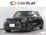 2021年、MINI(クーパー エッセンシャル・トリム)が入庫です。当社で下取りしたお車になります。