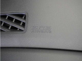 ◆助手席エアバッグ◆SRSエアバッグは、シートベルトだけでは防ぎきれない衝突時の衝撃から乗員を守るための安全装置。衝突時に瞬時に膨らみ、頭部や胸部がダッシュボードに直接衝突するのを防ぎます。