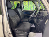 運転席シート廻りは使用感も少なく、良好な状態となっています。前オーナー様が丁寧に使っていたことがよくわかりますね。