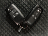 電子カードキーを携帯していれば、ドアハンドルやバックドアのリクエストスイッチを押すだけでドアの施錠・解錠が出来ます♪もちろん 遠隔操作も可能です!盗難防止のイモビライザー機能装備ですよ ☆